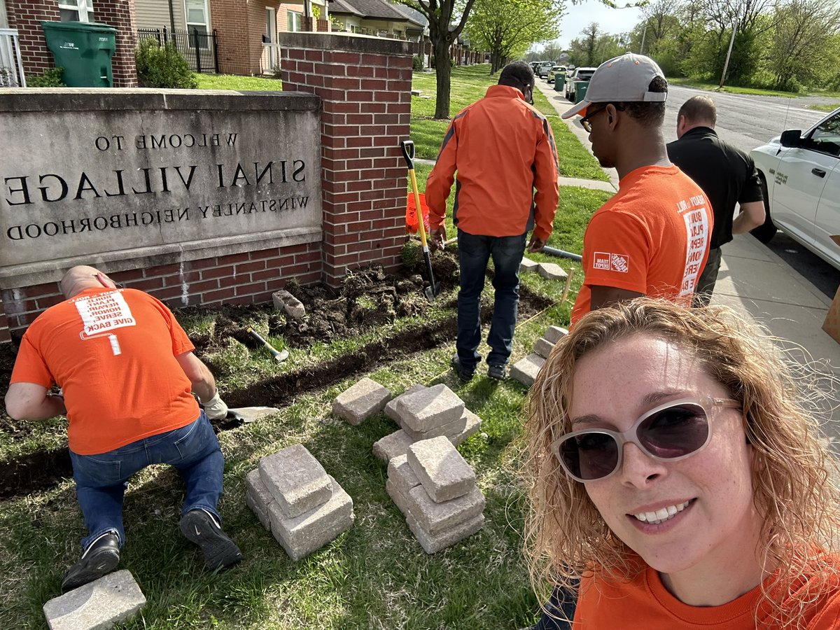 amandahallthd's tweet image. Kommunity Klean Up partnership #TeamDepot @LibbyTaylorHD @TimLuca84807119 @LemmaTony  #pavestone