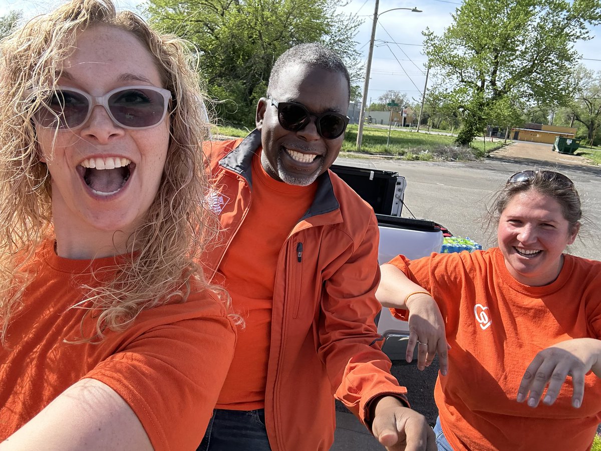 amandahallthd's tweet image. Kommunity Klean Up partnership #TeamDepot @LibbyTaylorHD @TimLuca84807119 @LemmaTony  #pavestone