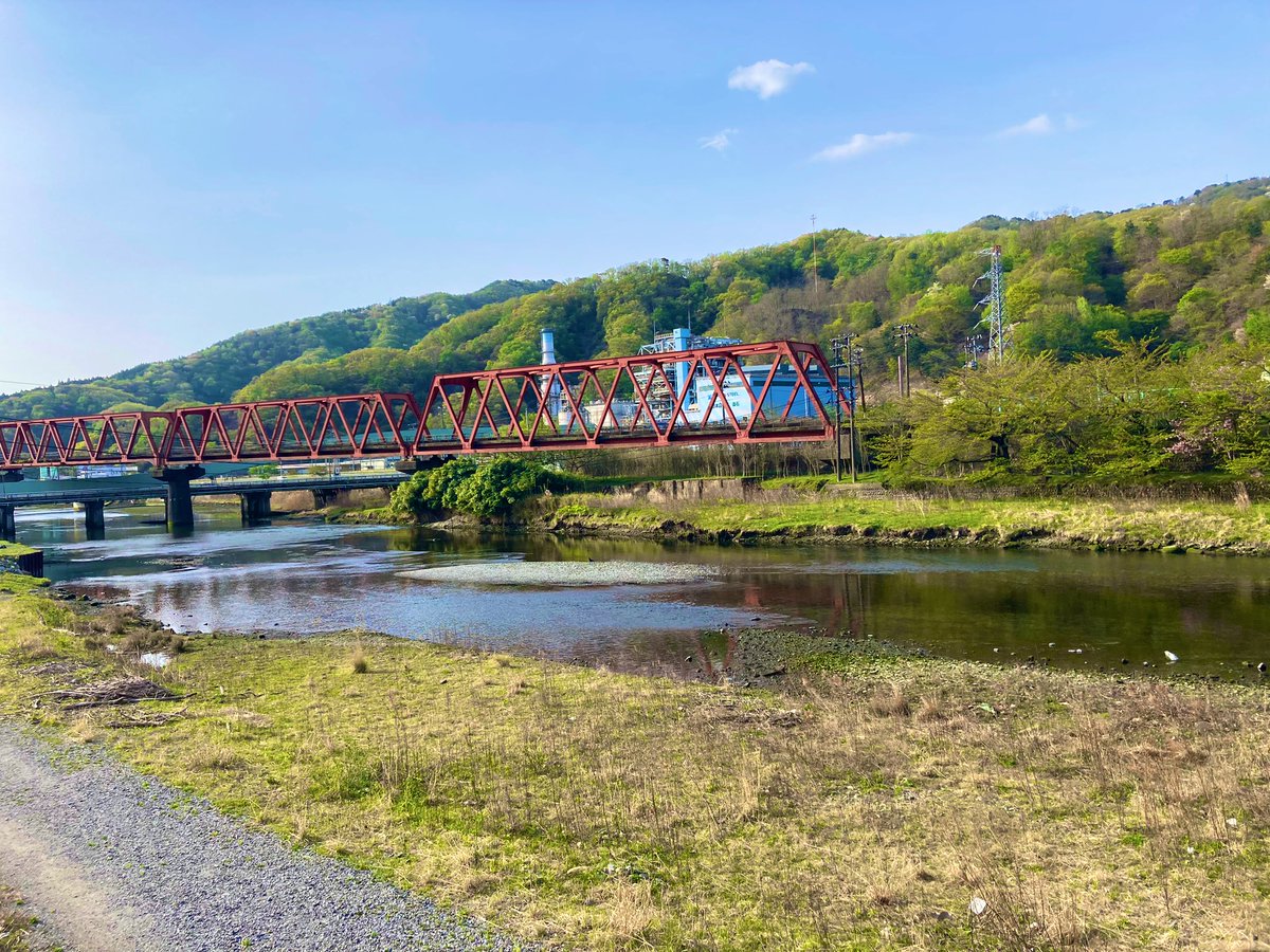 昨日久々に運動したら爽やかに目が覚めたので早めに出社してみた☀️天気良くてあったかくて気持ちいいー！