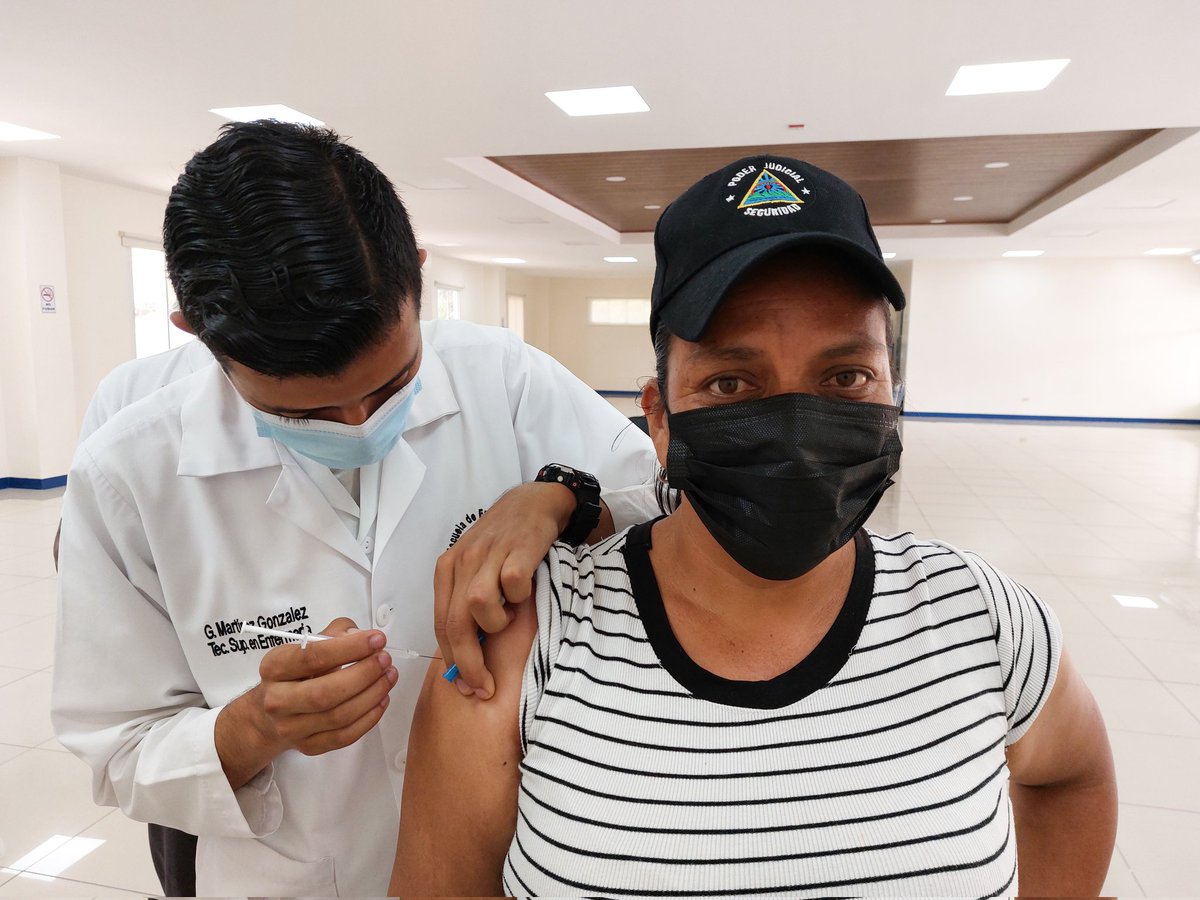 PJEsteli's tweet photo. Exitosa Jornada de vacunación realizada por el Minsa a Funcionarios y Servidores Públicos del Complejo Judicial de #Esteli.

Se aplicaron vacunas contra la Influenza, Neumococo, el Tétano y Covid-19. 💉😷

❗Tu salud es primero, la prevención inicia contigo❗
#PoderJudicialEsteli https://t.co/PZqynwlrUG