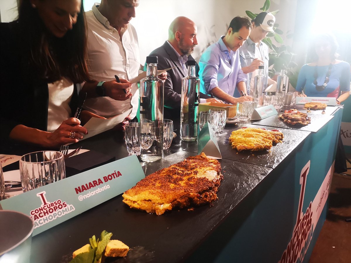 viajerosalblog's tweet photo. 🤤👏🏻🔝 I #Concurso de #Cachopos #Cachopomía #Xixonomía #Gijonomía @GijonTurismo en @KitchenClub #Madrid con @terneraasturias @LecheAsturiana @SidraTrabanco. ¡Falta mi #KatsuChopo 🤭! https://t.co/0W8KwjMba0