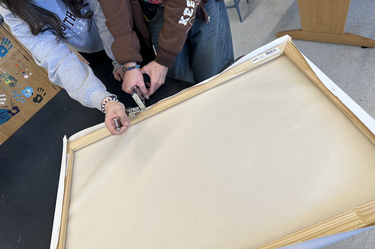 More big canvas stretching for Advanced Drawing and Painting! They’ve got this down! #highschoolart #stretchedcanvas