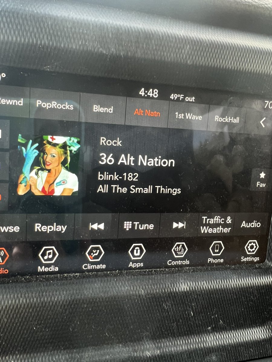 ChaosColo's tweet photo. Good karma! The kick ass @Avalanche anthem was on my radio when I got in my Jeep after work! Gotta mean an Avs W right?! #allthesmallthings #GoAvsGo ! #NHLPlayoffs https://t.co/YcjtJK3Uoc
