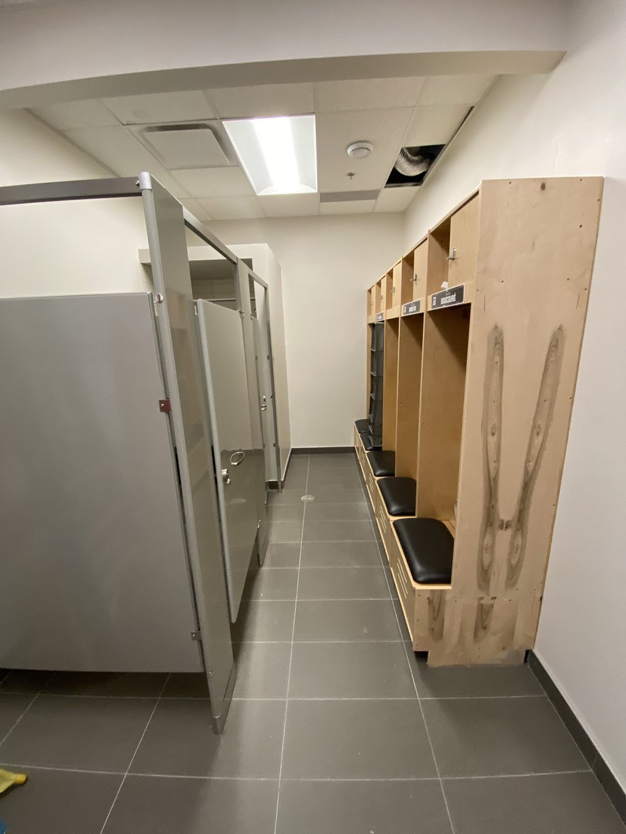 Just want to give my huge Thank you, Merci to @REDBLACKS, @REDBLACKSBurkey & @OSEG_PR ! 
We, women of the club, have a brand new WOMEN locker room! 
Some will understand and some don’t! 
#settingupthestandards
#womeninsport #INCLUSiVE #football #coaching #CFL #forwardprogress