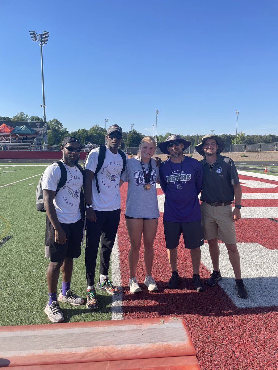 oliviavowens's tweet photo. Region Championship recap!!! Got a new PR in the 100m (12.46) placing second, another in LJ (16’10) placing third, and third in the 200m! Headed to Sectionals, can’t wait! https://t.co/wxac9NLmQx
