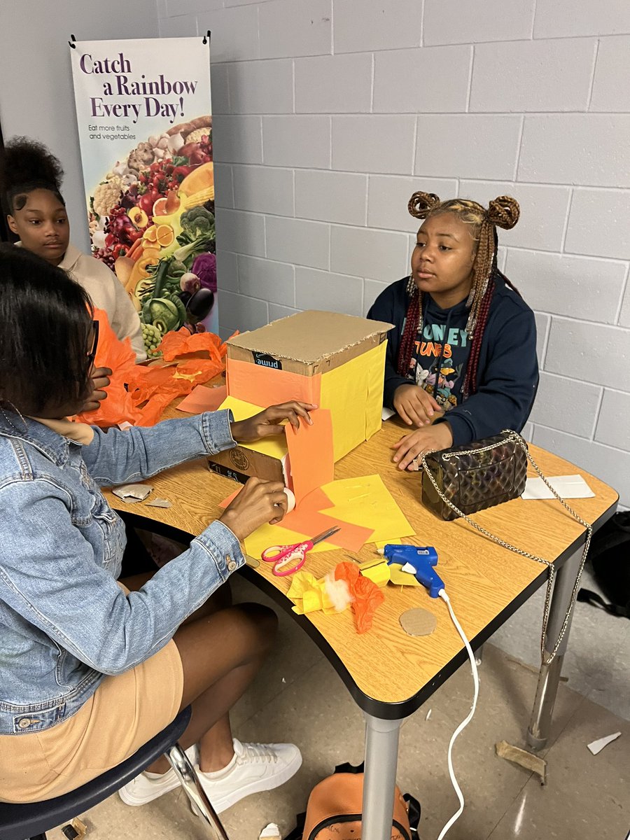HopeHopkinsFACS's tweet photo. Students are working hard to prepare their truck designs for our upcoming Food Truck Wars. @prin_pauldwest @ChefWilborn @FCSCTAE https://t.co/2laiG3AnV1