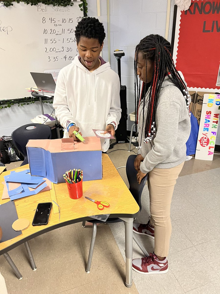 HopeHopkinsFACS's tweet photo. Students are working hard to prepare their truck designs for our upcoming Food Truck Wars. @prin_pauldwest @ChefWilborn @FCSCTAE https://t.co/2laiG3AnV1