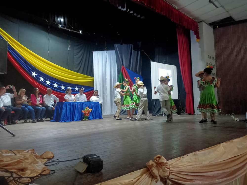 #EsNoticia || El día de hoy en la Casa de los Saberes "Josefa Sulbarán" del municipio Valera, se inició el Congreso Pedagógico Municipal 2022-2023.

<a href="/_LaAvanzadora/">Yelitze Santaella</a> @MPPEDUCACION

#ManoDeHierro
