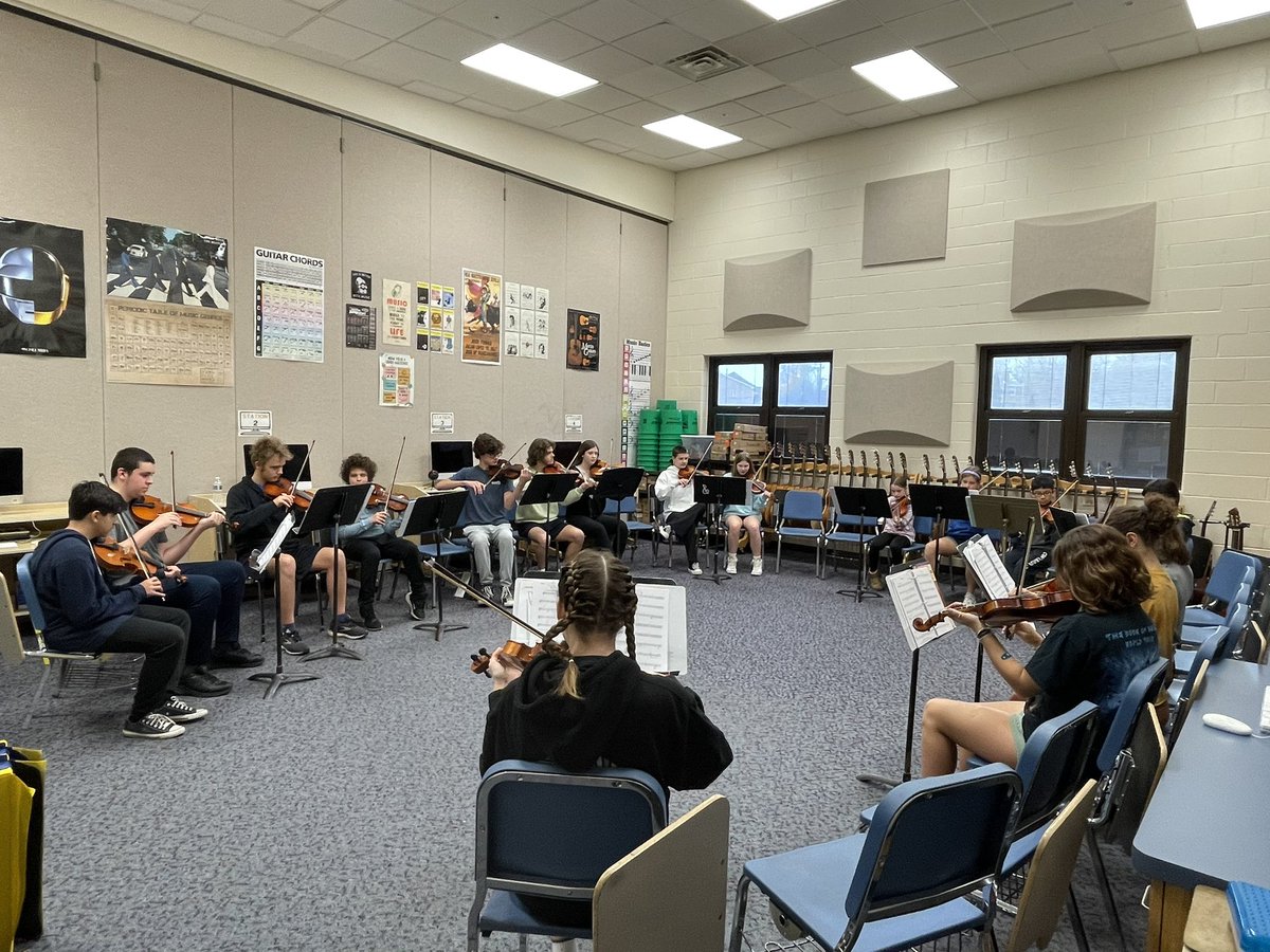 EmersonMusicD64's tweet photo. So fun having the @Maine_South Hawk Strings lead sectionals for Philharmonic Orchestra this morning! #engaged64 https://t.co/0EJE1zwUXm