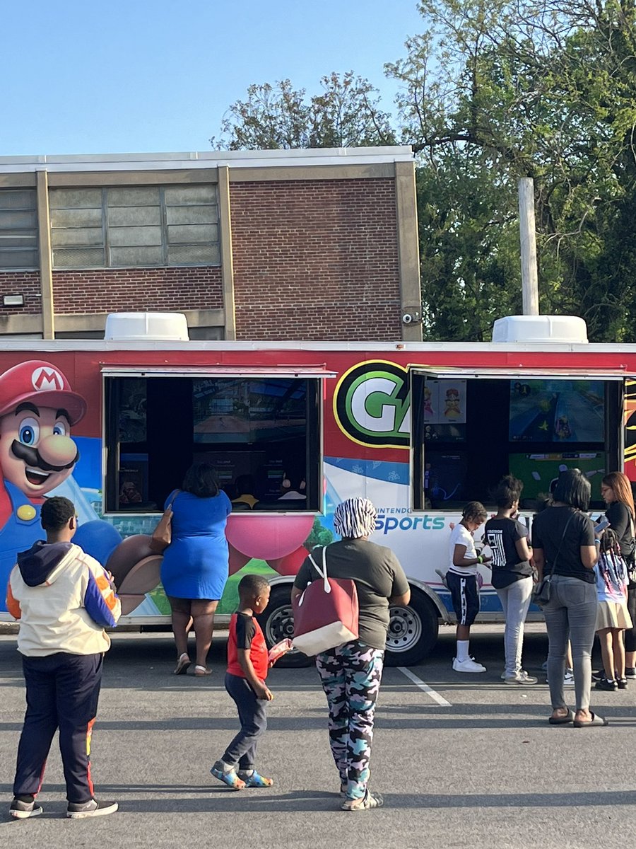 justincholbrook's tweet photo. Thanks @KIPPBaltimore &amp; @MrsKaitHolbrook for the family game night event! So many activities! #BmoreEdchat https://t.co/4kHRtpA6bz