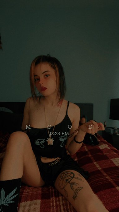 Happy 4/20 😘🍃 https://t.co/0ExRNkB6BE