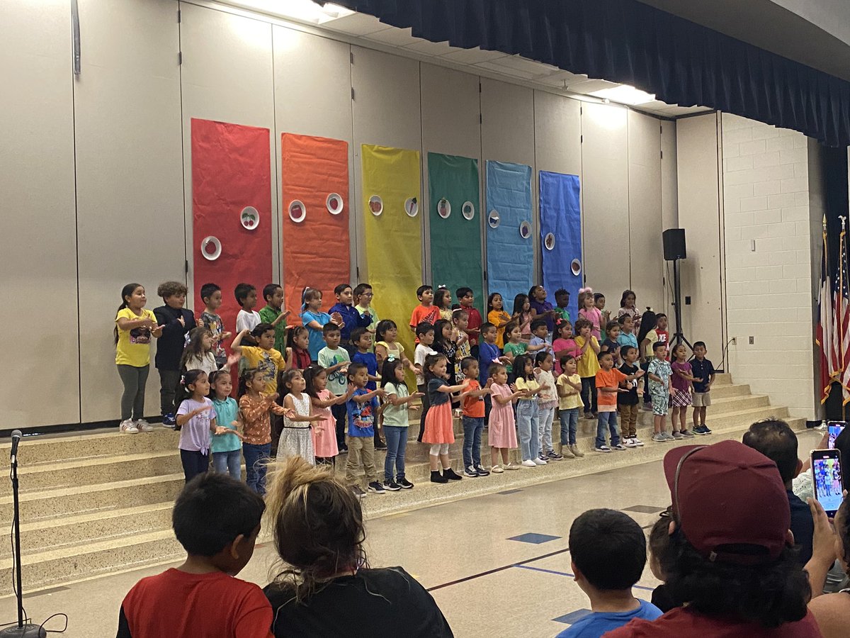 vanunio's tweet photo. Kinder Fine Arts Program at Lakeland! Amazing to see our little ones on stage! Thank you Mrs. Melugin, Mrs. Larsen and all our Kinder teachers! @LakelandES #5Houses1Lakeland❤️💙💛💚🖤 @MeluginMusic @LarsenARTLover @corbett4teach @seyoumj https://t.co/lGmfpHkHsU