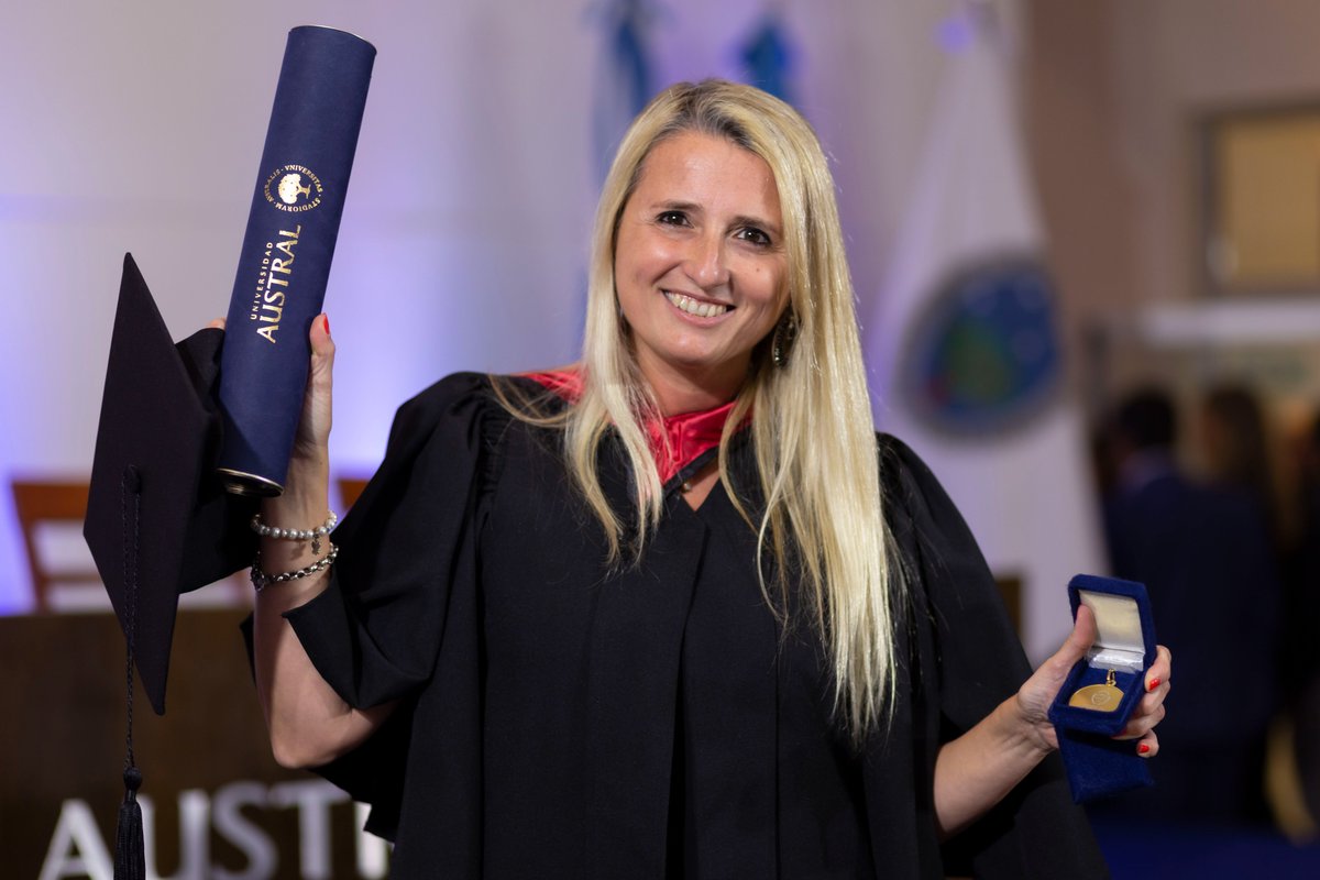 AustralDerecho's tweet photo. 🥇 #OrgulloAustral – Profesoras María Verónica Nolazco y Bárbara Fernandez Villa, diploma de honor y medalla de oro por mejor promedio, entre sus promociones, de la Maestría en Derecho LL.M.
Aquí la nota > https://t.co/PD5etOM4vE
#ExperienciasAustral https://t.co/H5luAf90Du