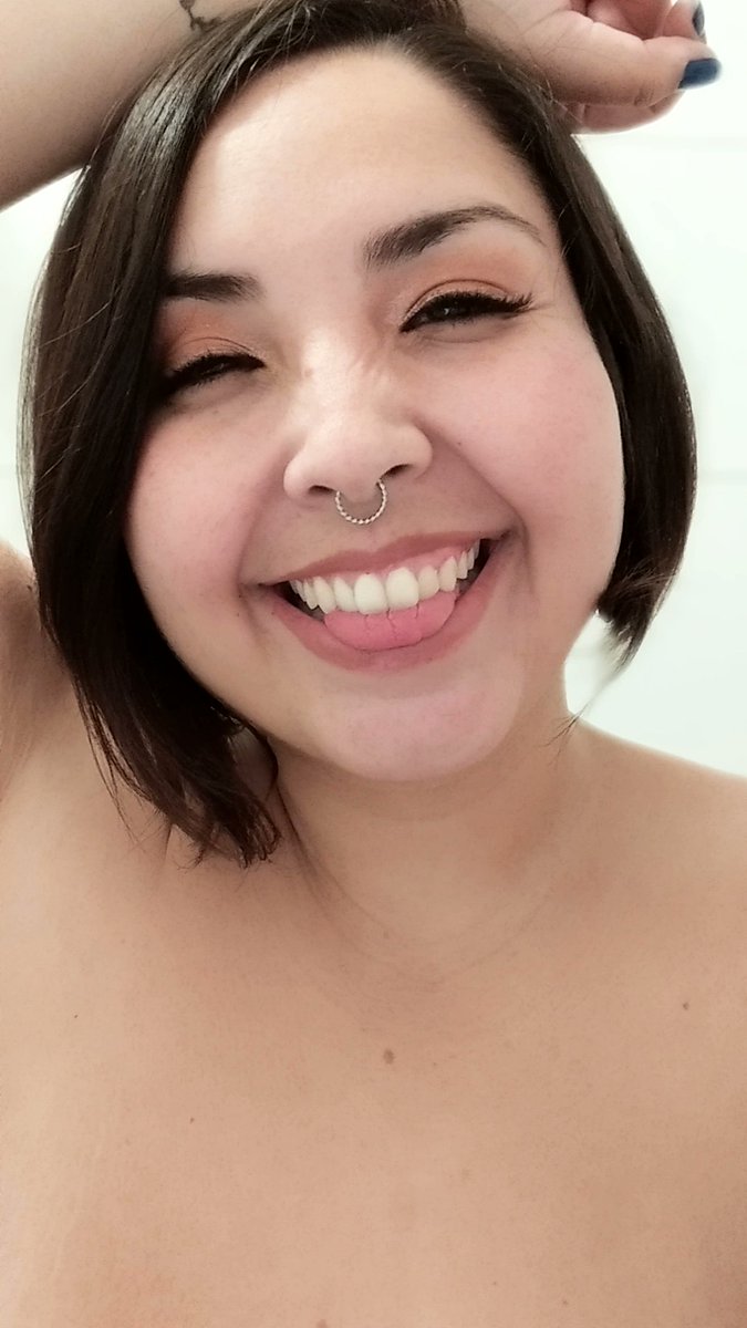 cellyschamber's tweet photo. Atualmente eu tô linda assim, bjs https://t.co/jZy86SA9Ke