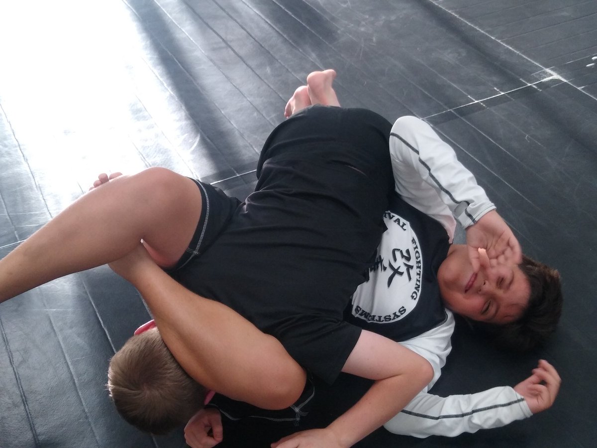 CoachJustinPFS's tweet photo. Teens and kids putting the work in this week.

#pfsacademyofmartialarts #oldschoolgrappling #CACC #catchwrestling #pinorsubmit #mma #mixedmartialarts #martialarts #selfdefense #submissions #tapout #takedowns #throws #submissionwrestling #submissiongrappling #embracethegrind https://t.co/lTACkMXHlb