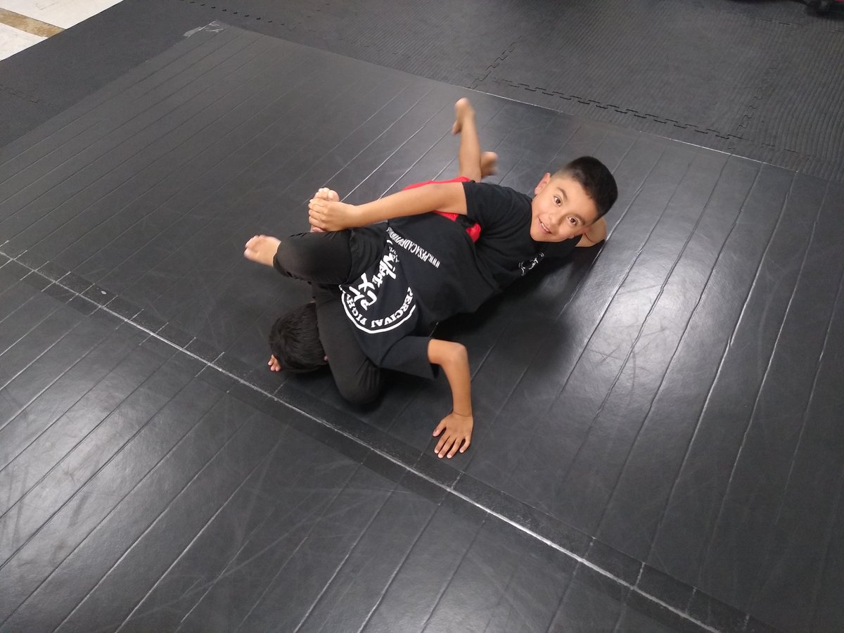 CoachJustinPFS's tweet photo. Teens and kids putting the work in this week.

#pfsacademyofmartialarts #oldschoolgrappling #CACC #catchwrestling #pinorsubmit #mma #mixedmartialarts #martialarts #selfdefense #submissions #tapout #takedowns #throws #submissionwrestling #submissiongrappling #embracethegrind https://t.co/lTACkMXHlb