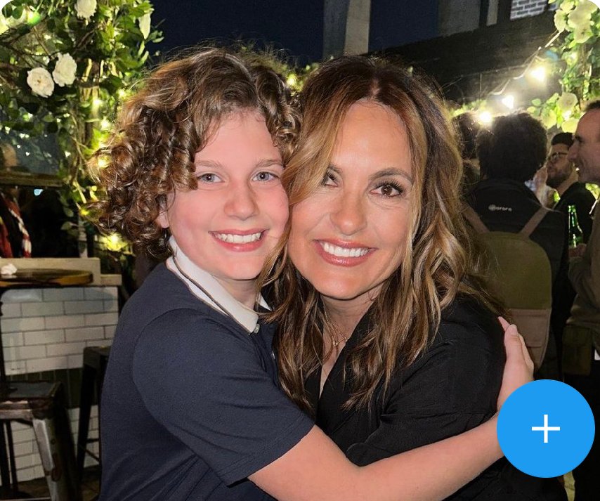 ire_svu_oc_eo's tweet photo. Definitely not ok rn! I am so emotional 😭🤏😭🤏 #mariska #NoahBenson #mamaliv #OliviaBenson https://t.co/n5X5USVomU