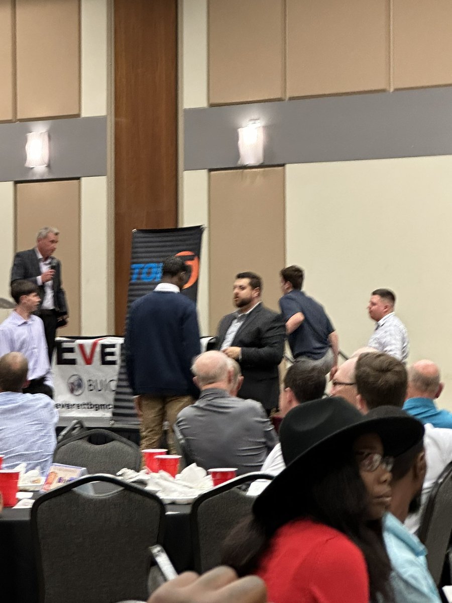 JJAndrews2026's tweet photo. Thank you @ArbcacontactAr for the invitation to attend the 2023 TOP 5 banquet.
#4AStateChamp #LittleRock #Arkansas #FRESHman https://t.co/UMdKY8dpCJ