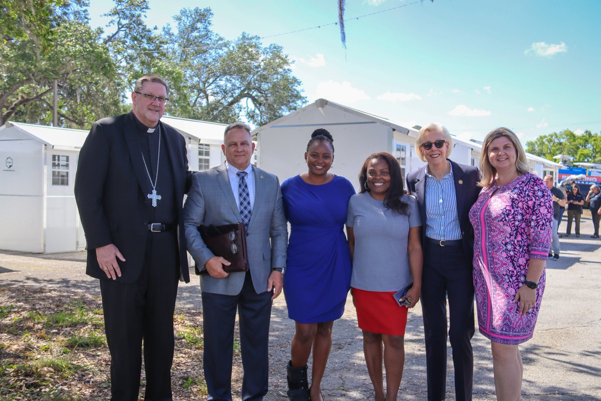 THHIorg's tweet photo. Today, @THHIorg CEO, Antoinette Hayes-Triplett, witnessed the wonderful partnership between @CityofTampa and @CCharitiesDOSP at the unveiling of the new "Hope Cottages" at Tampa HOPE, a #homelessresource program that provides safe, secure, and permanent shelter. 👍🎉 https://t.co/4ChST5CrAc