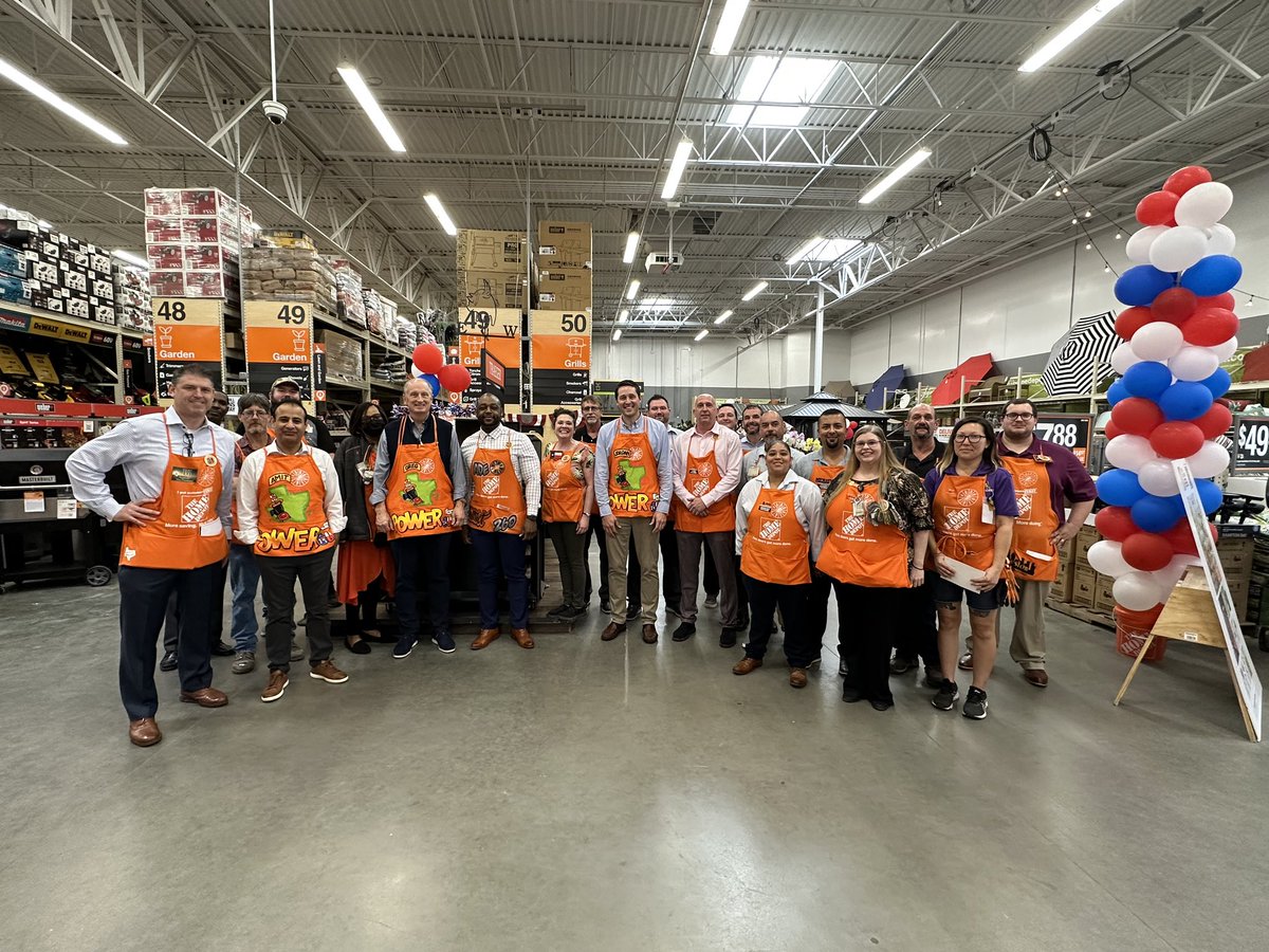 bjp84's tweet photo. Awesome day with our team at Kuykendahl!!! Great to be able to host Greg and Jordan! Our team knocked it out of the park! Hats off to you all and thanks for all you do! #PoweroftheGulf @Ade_THD https://t.co/PSUpFCxTm5