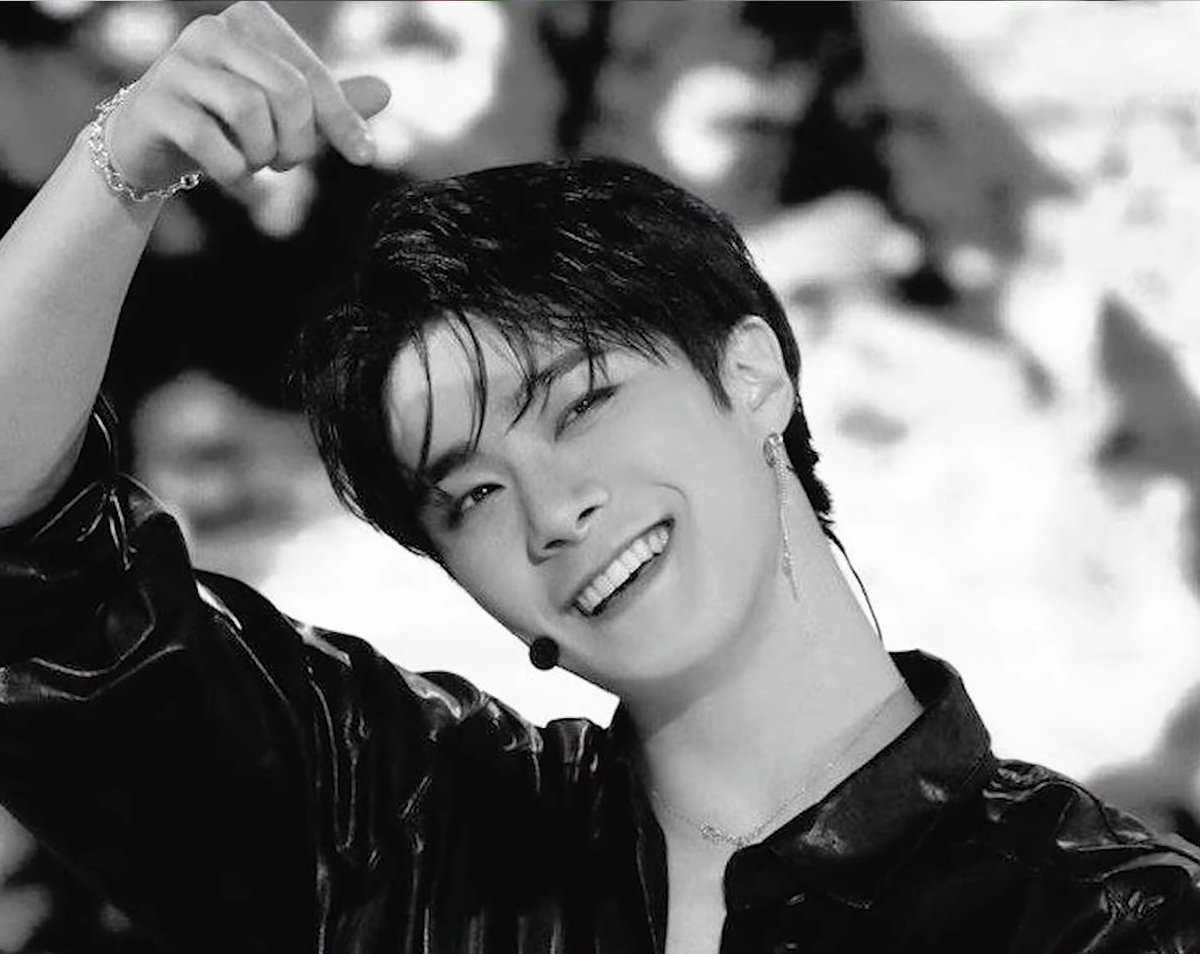 sols_y's tweet photo. Rest in peace Moonbin
Fly very very high 
😔😓🙏🏻✝️🪦✝️🙏🏻😓😔 https://t.co/IoIRlHRnNW