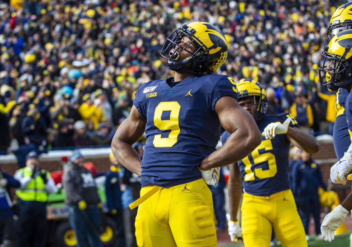 Thankful to receive an offer from The University of Michigan!!!#michiganwolverines 
<a href="/DarrenSunkett/">Coach Sunk</a> <a href="/hamitchom/">Coach Mitchom</a> <a href="/tfenton314/">Coach Terry Fenton</a>