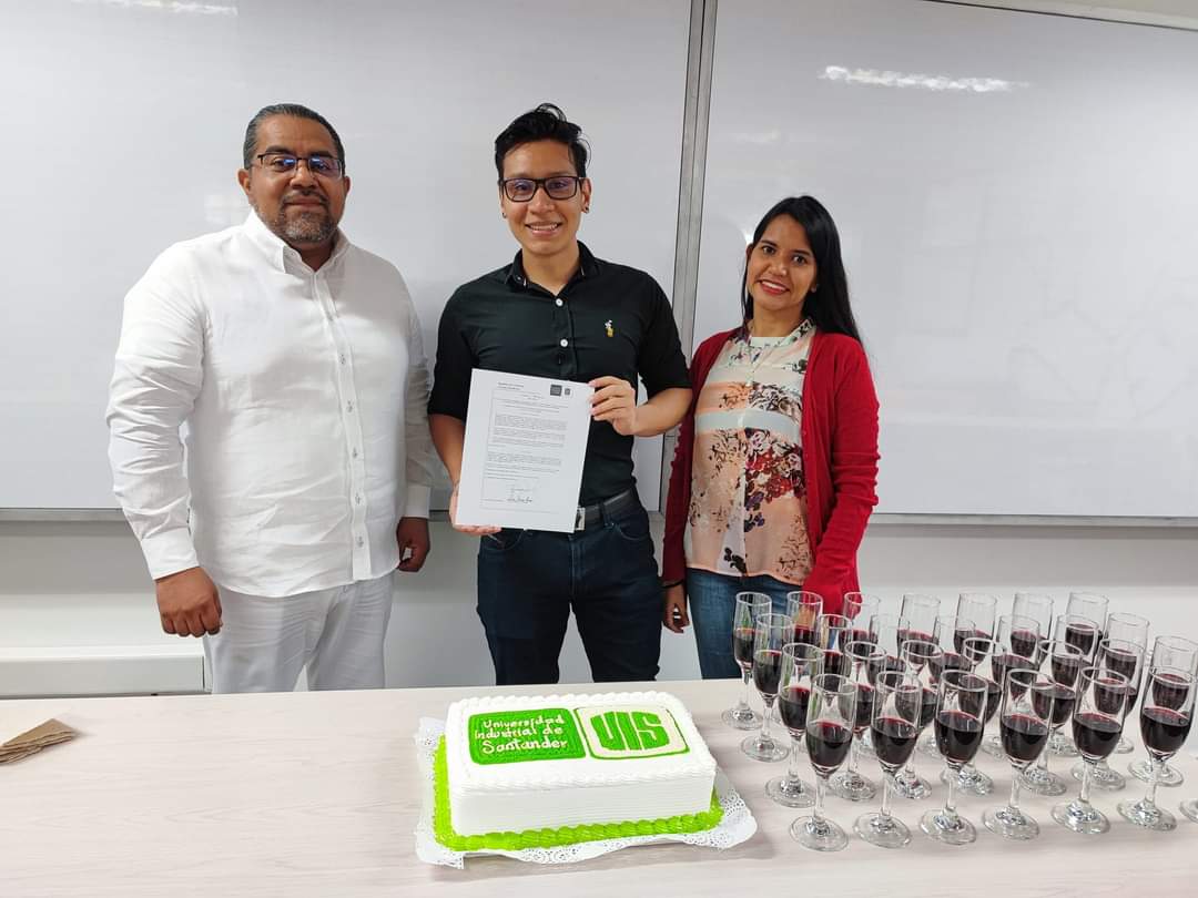 EIMCM_UIS's tweet photo. Esta tarde 🌧️ de #Abril20 se realizó el tradicional brindis 🥂 en honor a los Ingenieros Metalúrgicos 👷🏻♀️👷🏿♂️ y Magísteres en Ingeniería de Materiales dela @UIS 💚 que el día de maña viernes se gradúan👨🏾🎓👩🏻🎓 en el Auditorio Luis A. Calvo.
#Entérate👇🏾
https://t.co/0ookXrZMsy https://t.co/18BMl8Mz0h