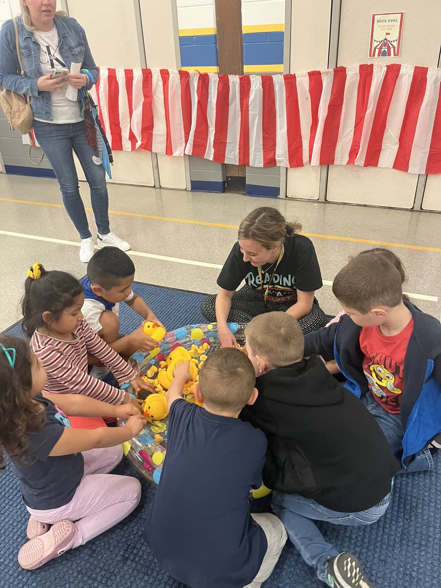 KristinKopta's tweet photo. Literacy night with our community helpers! #pennoyerpride https://t.co/V7aHJ54Agu