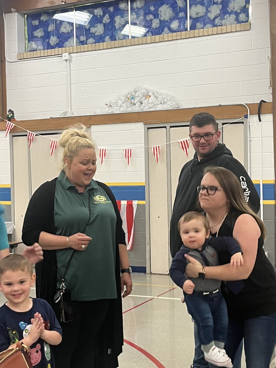 KristinKopta's tweet photo. Literacy night with our community helpers! #pennoyerpride https://t.co/V7aHJ54Agu