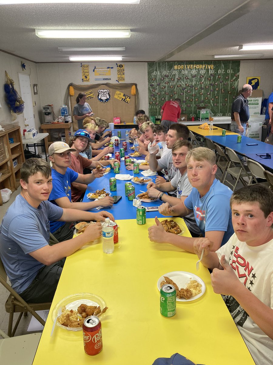phsbaseball_16's tweet photo. These night never get old! @PiedmontHS ⚾️ Senior/Playoff Dinner #PlayoffPudding https://t.co/k85PahWfWq
