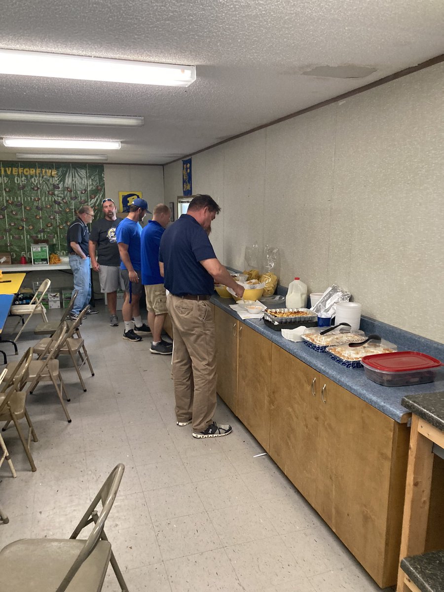 phsbaseball_16's tweet photo. These night never get old! @PiedmontHS ⚾️ Senior/Playoff Dinner #PlayoffPudding https://t.co/k85PahWfWq