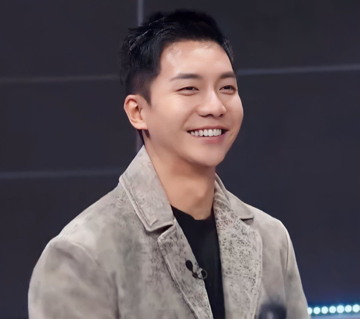 NO CHEATING your last saved celebrity picture is your therapist, so who is it?