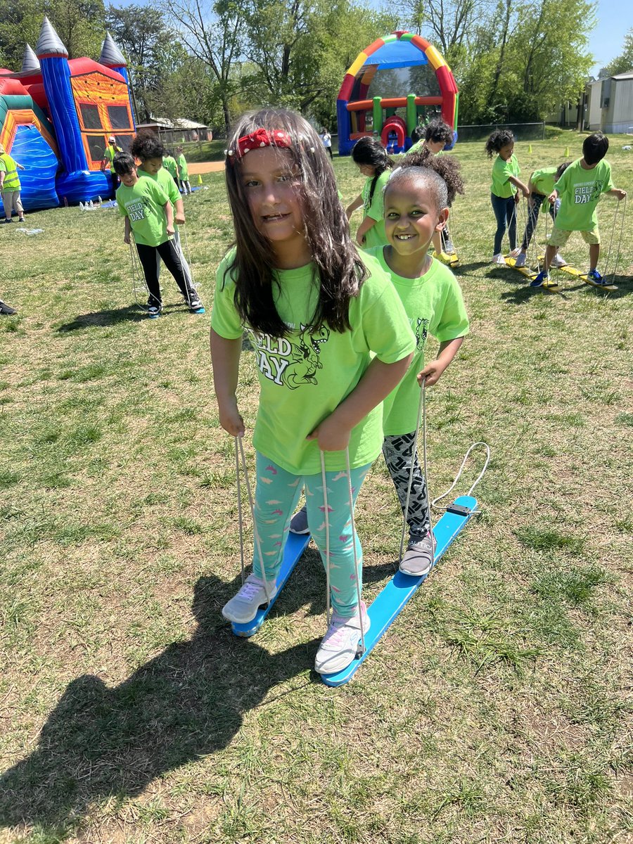 MeredithHudson1's tweet photo. Field day fun! ❤️💙 @DumfriesES  @PWCSNews https://t.co/rkJ7jmqiic