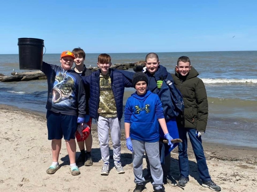RHTAStem7's tweet photo. As we work towards the end of our ‘Human Impacts on the Environment’ project, we are continuing to work towards making a positive impact in our community. Wednesday, we recovered 33 lbs of trash from Edgewater. Thank you 4th for joining us to make a difference, what a fun day! https://t.co/2fqf08gVhw