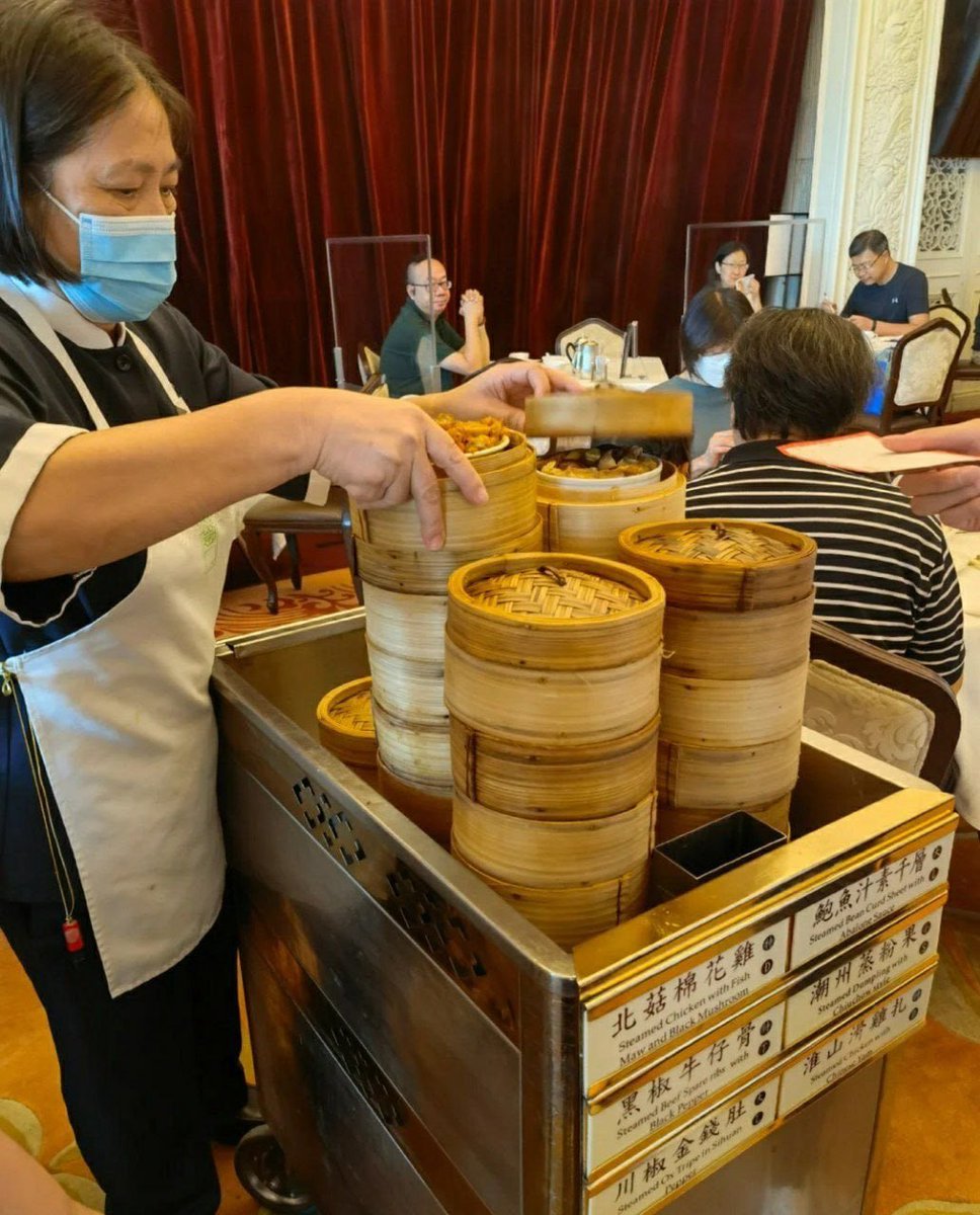 fran_git's tweet image. 🌈🌤 It’s been a long time since I’ve been to Maxim’s Palace in Central. I brought my family to have morning tea on weekends. A good day starts with delicious food. 🍵🫖