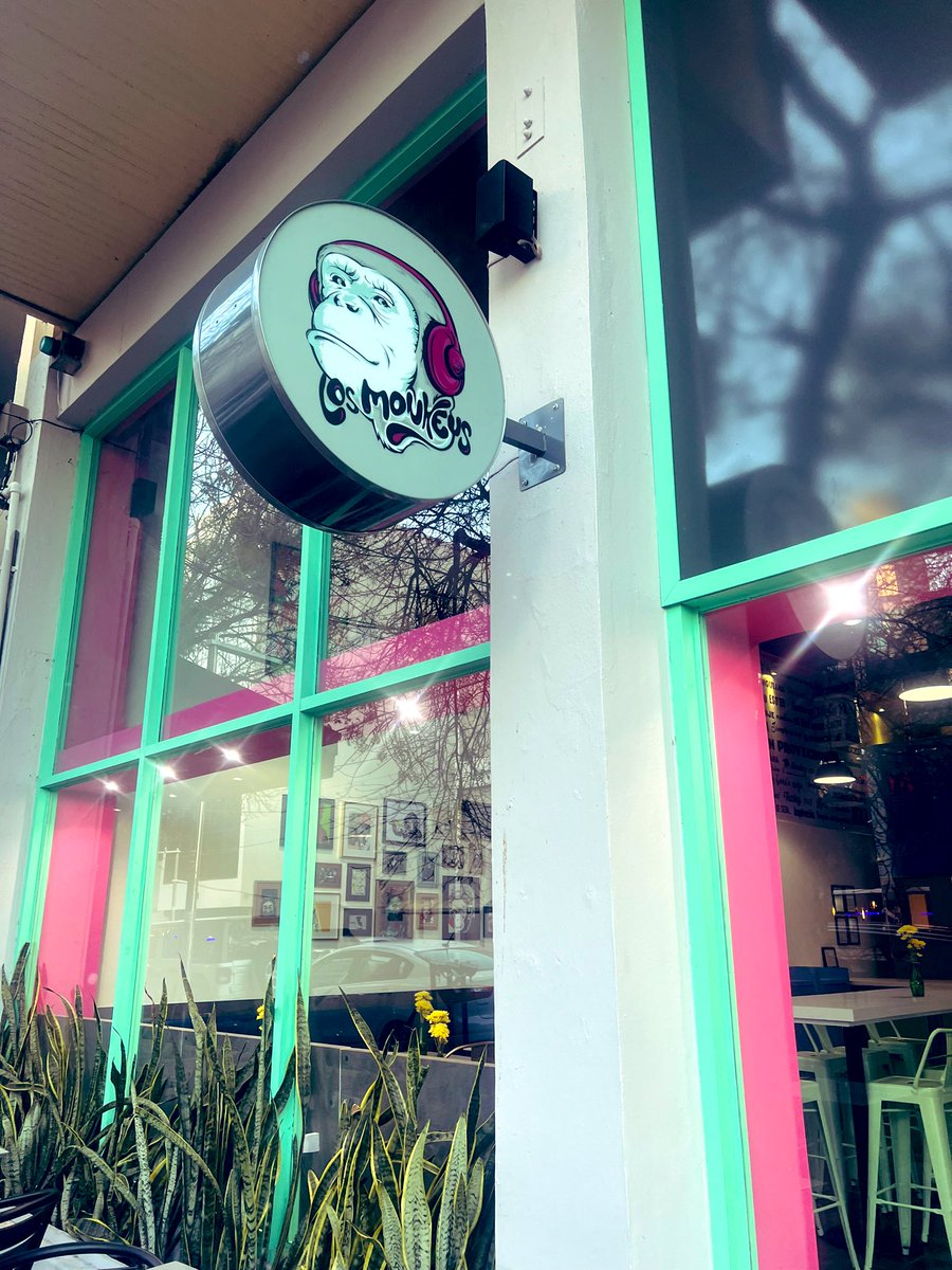 DaphneBarbeito's tweet photo. La Ave. De Diego en Santurce está happening… 
Este fin de semana visita el #MuseoDeArteDePuertoRico y luego uno de restaurantes del área.
#ApoyaLoLocal #SanJuan https://t.co/1PpHEF4jyE