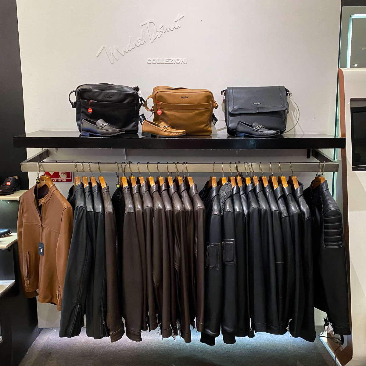 Michel_Domit's tweet photo. Visita nuestra tienda en Angelópolis Lifestyle Center, nos encuentras en la siguiente dirección: Blvd. del Niño Poblano No.2510 Dep. N Local 145 / 146 Mz Colonia Concepcion La Cruz. Puebla. ¡Te esperamos! 🤩

Descubre más tiendas #MichelDomit aquí ➜ https://t.co/kiTNOWZNT8 https://t.co/d2P5hy1MJD