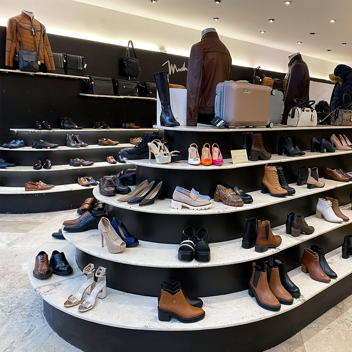 Visita nuestra tienda en Angelópolis Lifestyle Center, nos encuentras en la siguiente dirección: Blvd. del Niño Poblano No.2510 Dep. N Local 145 / 146 Mz Colonia Concepcion La Cruz. Puebla. ¡Te esperamos! 🤩

Descubre más tiendas #MichelDomit aquí ➜ bit.ly/3GgwtOz