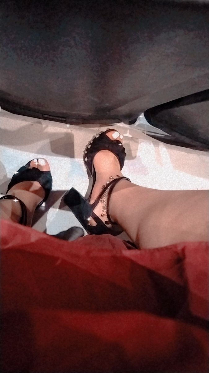 AmelyBritz's tweet photo. #feetfethish #feetpic #feet_lover #fetiche #PiesFemeninos #PiesDescalzos https://t.co/xPycxF1Si9