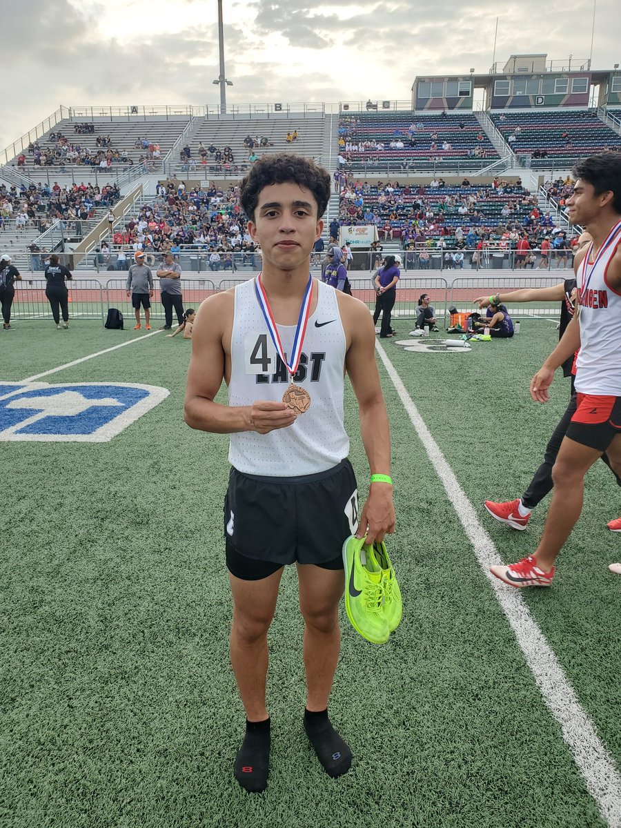East HS 800m runner Adrianno Gonzalez sets a new PR placing 3rd at the AREA Meet, ON TO REGIONALS!