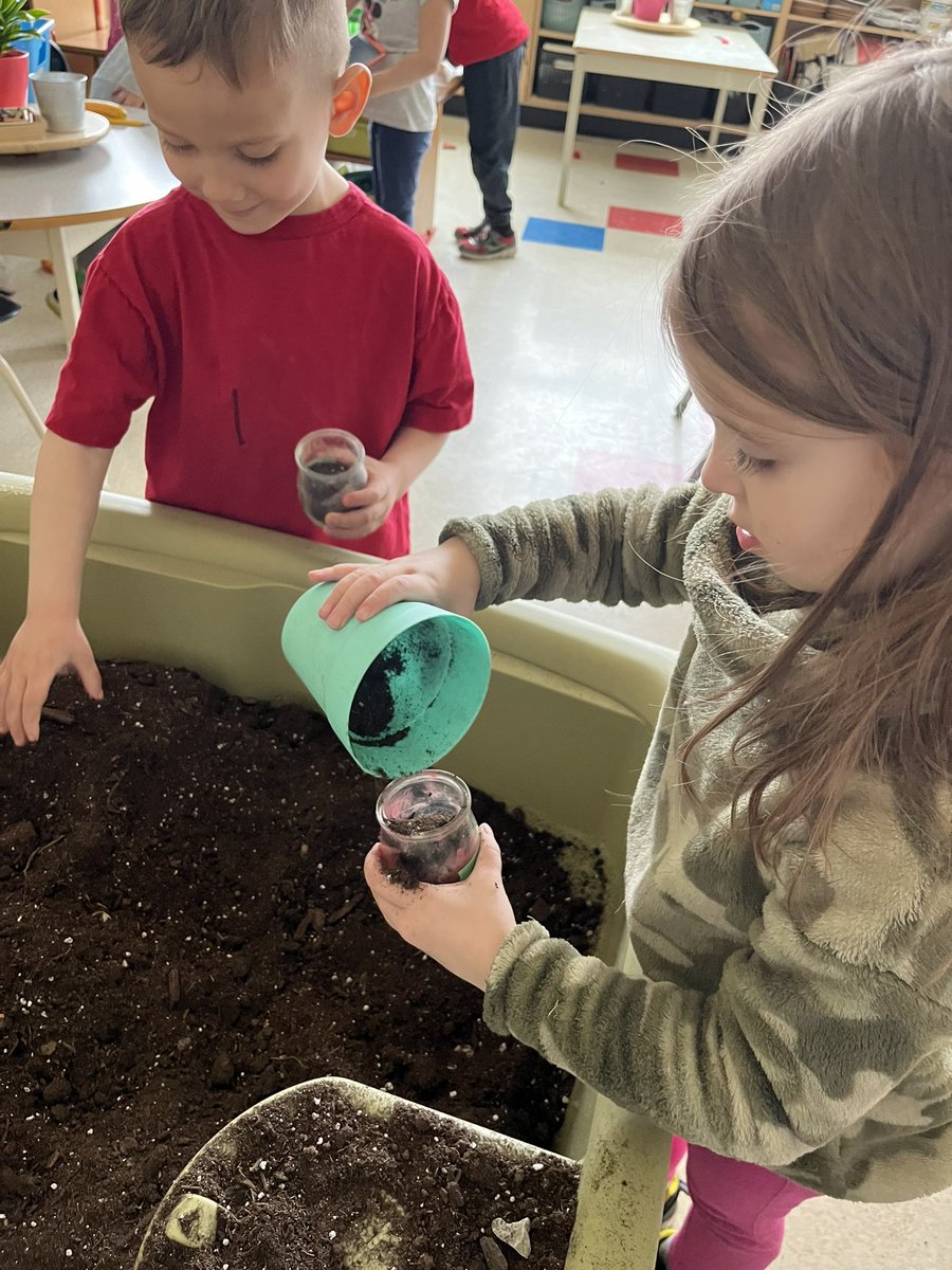 KinderVv's tweet photo. What a wonderful day to celebrate Na’a! She gives us so much and appreciates the reciprocal relationship of us giving back to her. 
Ask your child what they are grateful to Na’a for! 
#EarthDay2023 #Kindergarten https://t.co/cmRhvNyroC