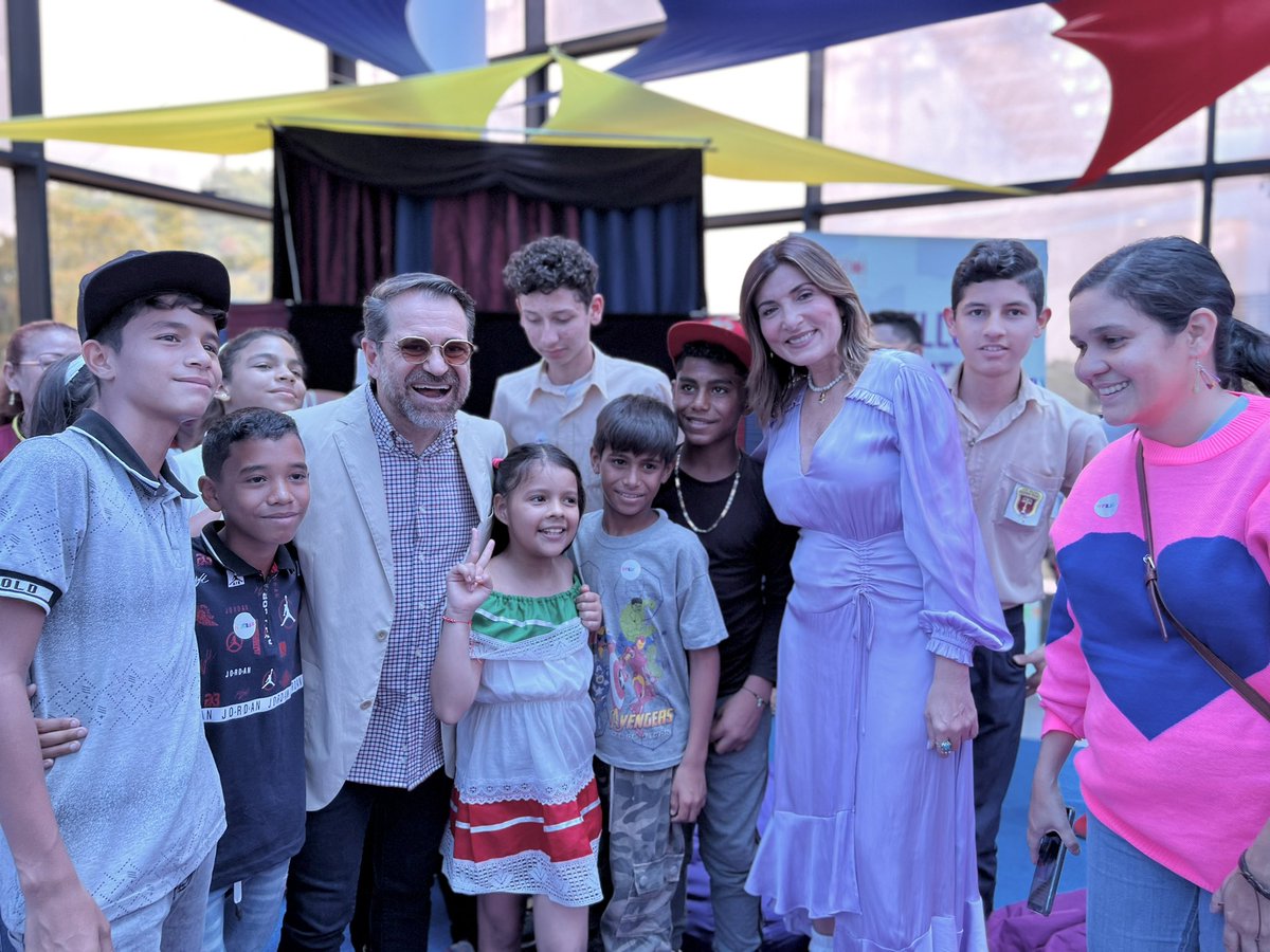 Nancy de Lacava tweet media