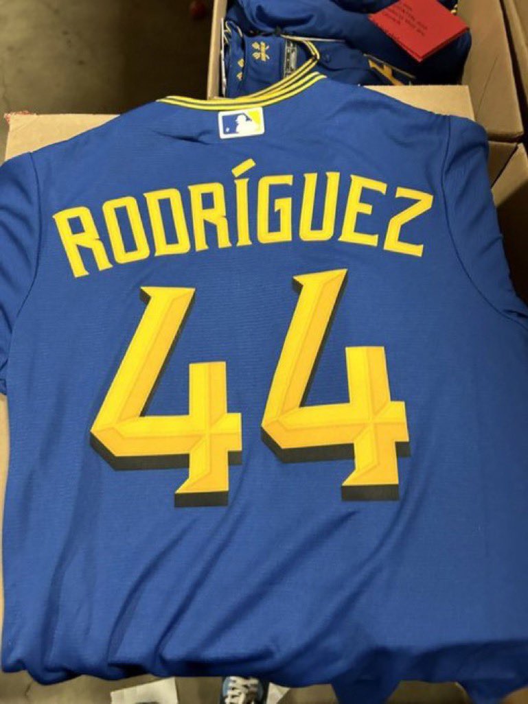 IISwitchII's tweet photo. leaks of the Mariners City Connect unis 👀 https://t.co/0UjxvdqBHi