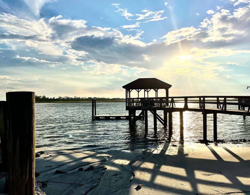 Sweet Tybee time serenity.🤍 #VisitTybee [📸 @mydearestsavannah] . . . #traveltheworld #travelmood #wandertheworld #prettylittletrips #summerfeeling