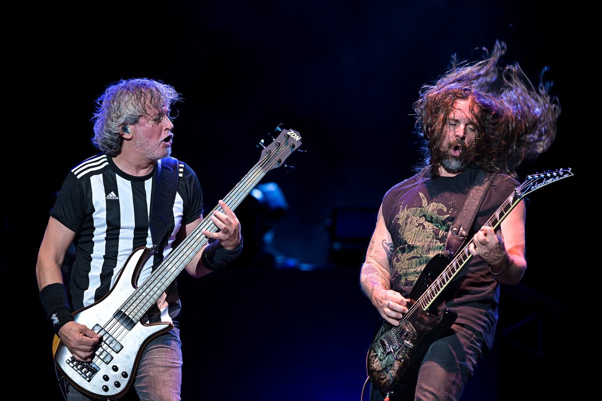 Mineirao's tweet photo. Com direito ao baixista Paulo Xisto com camisa do Galo, o Sepultura sacudiu o Mineirão com uma setlist cheia de clássicos! Foi demais 🤘🏽

📷 Agência i7 https://t.co/xNSWTJDSZy
