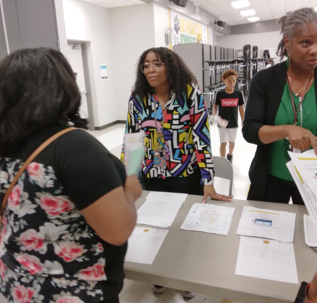 writers_ms's tweet photo. STAAR Night 2023 at Shadowbriar Elementary School!
@shadowbriares @TeamHISD @TheLeaderinMe #HISD #Bulldogs #STAAR2023 https://t.co/vm2s9fPGVX