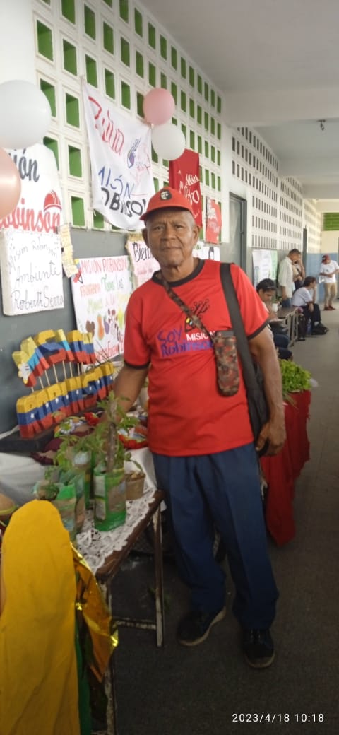 cra_zulia's tweet photo. #MisionRobinson del Estado Zulia presente y activo con exposiciones productivas de rubros variados en el Aniversario del Programa Todas las Manos a la Siembra.
#ManoDeHierro 
@NicolasMaduro 
@_LaAvanzadora 
@Sociabolivarian 
@zonaeduzulia https://t.co/XhsleMMoQM