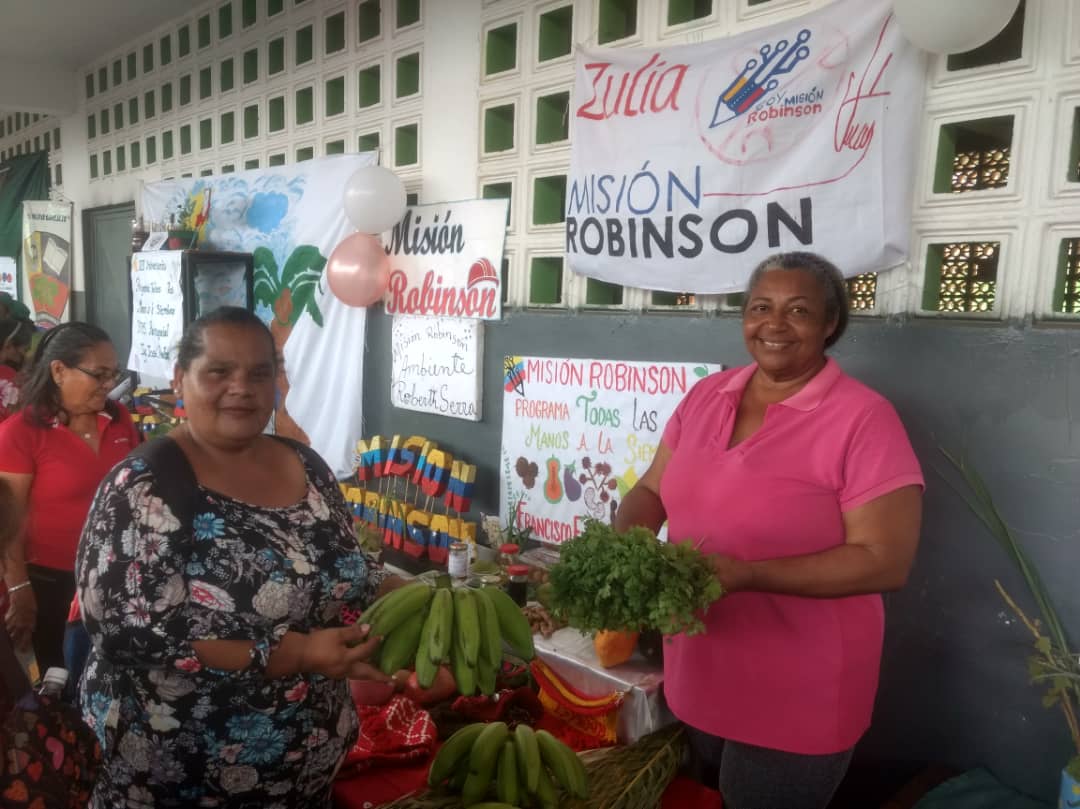 cra_zulia's tweet photo. #MisionRobinson del Estado Zulia presente y activo con exposiciones productivas de rubros variados en el Aniversario del Programa Todas las Manos a la Siembra.
#ManoDeHierro 
@NicolasMaduro 
@_LaAvanzadora 
@Sociabolivarian 
@zonaeduzulia https://t.co/XhsleMMoQM