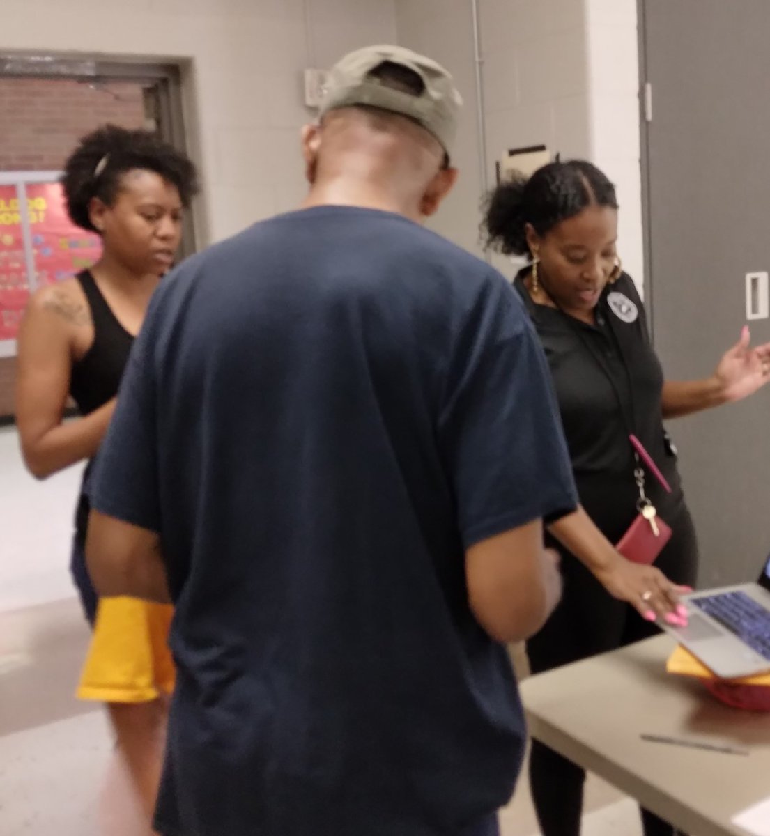 writers_ms's tweet photo. STAAR Night 2023 at Shadowbriar Elementary School!
@shadowbriares @TeamHISD @TheLeaderinMe #HISD #Bulldogs #STAAR2023 https://t.co/vm2s9fPGVX