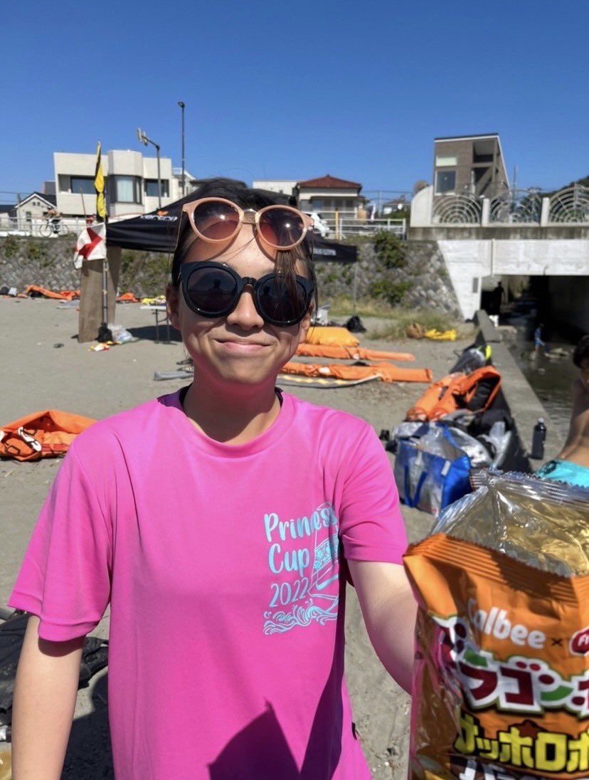 ycuwind49's tweet photo. 部員紹介！
49-5
2年えりな
横市のお母さん的存在で、京都にルーツを持つナマケモノ系おいでやすセーラー！
どうも彼女は住んでいる時間軸が私たちとは異なっているようである。
というのも、道具の解体、ミーティング、
飯、と全ての行動において、いつも最後である。じゃあ練習も遅刻だらけ？Instaへ https://t.co/bySjGIx8It
